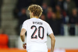 Valdemar Byskov i kamp for FC Midtjylland