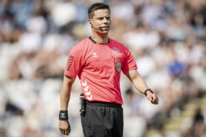 Dommer Lasse Graagaard under 3F Superliga-kampen mellem OB og Randers FC på Nature Energy Park i Odense, søndag den 19. maj 2024.