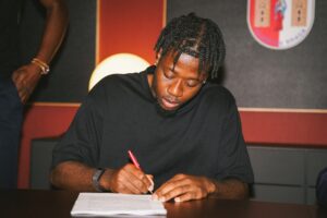 Bright Arrey-Mbi underskriver kontrakt i Braga