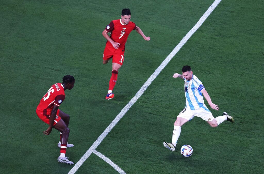 Lionel Messi under Copa America-semifinalen imod Canada for Argentina.