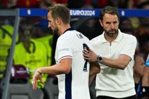 Harry Kane bliver skiftet ud af Gareth Southgate.
