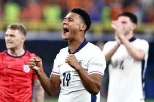 Ollie Watkins jubler vildt efter sejren over Holland ved EM 2024.