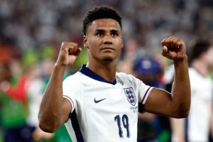 Ollie Watkins fejrer sin scoring for England mod Holland ved EM.