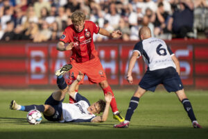 Oliver Sørensen i kamp for FC Midtjylland ude mod AGF.
