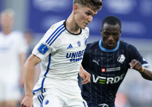 FCKs Elias Jelert og Randers FCs Lasso Coulibaly under playoff-kampen om en plads i Conference League-kvalifikationen mellem FC København og Randers FC i Parken, København, fredag den 31. maj 2024