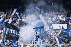 F.C. Københavns fans på B-tribunen i Parken under kamp.
