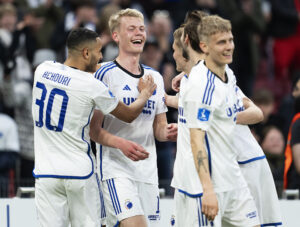 Orri Oskarsson fejrer en scoring med sine holdkammerater i F.C. København.