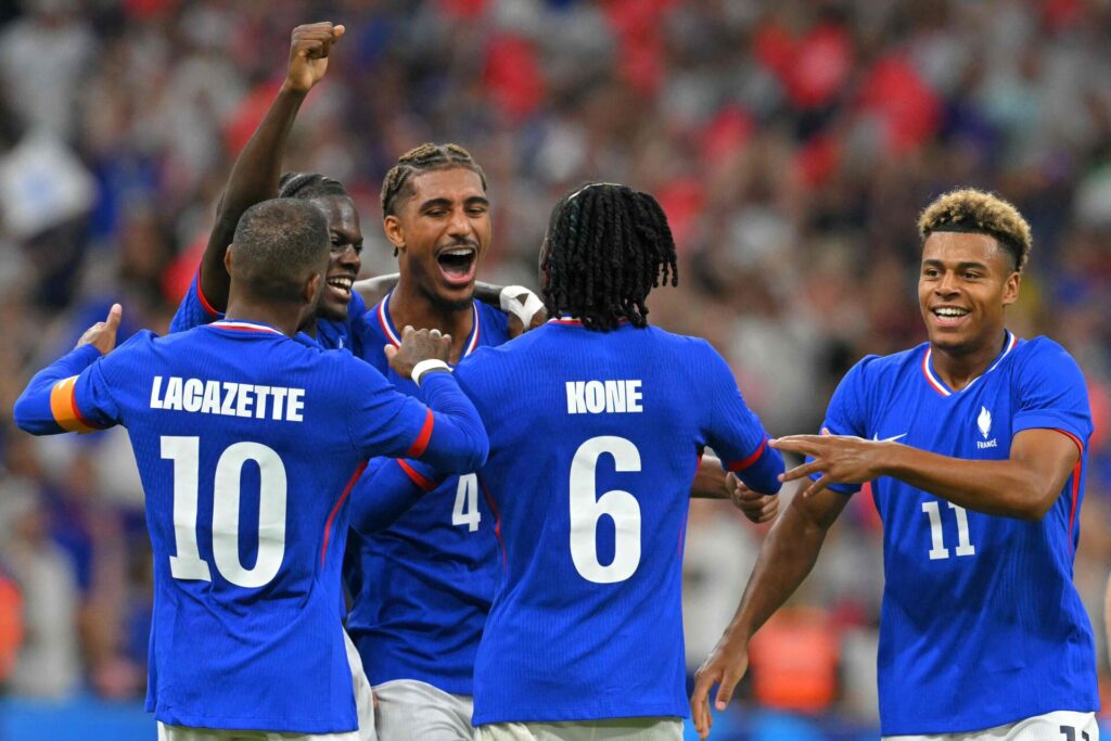 De franske spillere jubler efter en scoring mod USA ved OL i Paris.