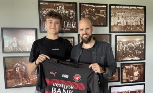 Gustav Bjerge forlænger sin kontrakt i FC MIdtjylland.