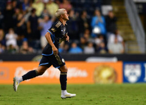 Sullivan Cavan løber på banen i MLS