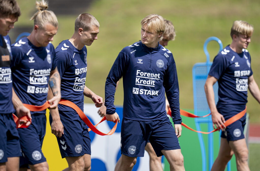 Danske landsholdsspillere træner i lejren forud for EM-kamp