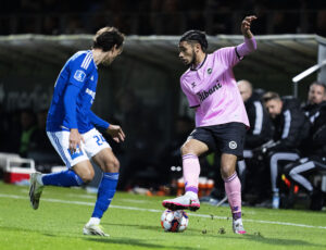 Tyler Burey i aktion for OB mod Lyngby Boldklub.