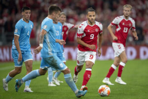 Maritn Braithwaite i kamp for det danske A-landshold.