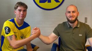 Nikolaj Ellegård skriver under på en aftale med Skive IK.