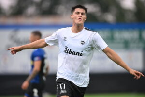 Luca Kjerrumgaard jubler efter scoring for OB