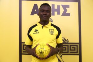 Pione Sisto præsenteres i sin nye græske klub, Aris.