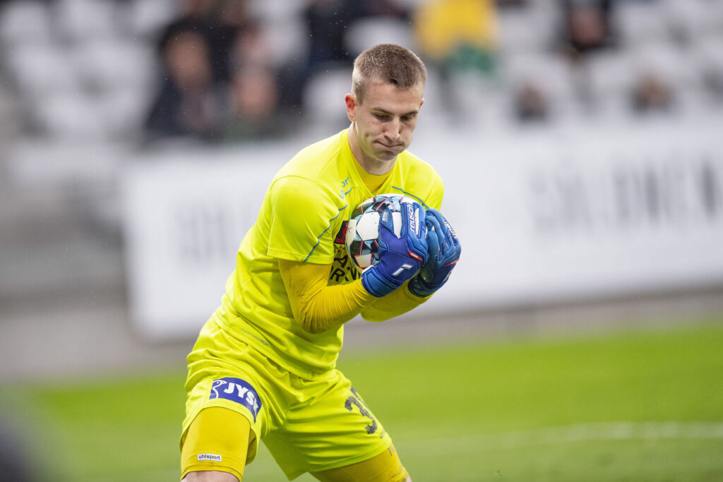 Patrik Gunnarsson i aktion i kampen mellem Viborg FF og Silkeborg IF.