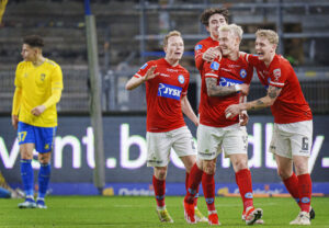 Silkeborg IF-spillerne jubler efter en scoring.