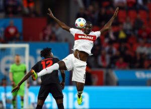 Serhou Guirassy i kamp for Stuttgart.