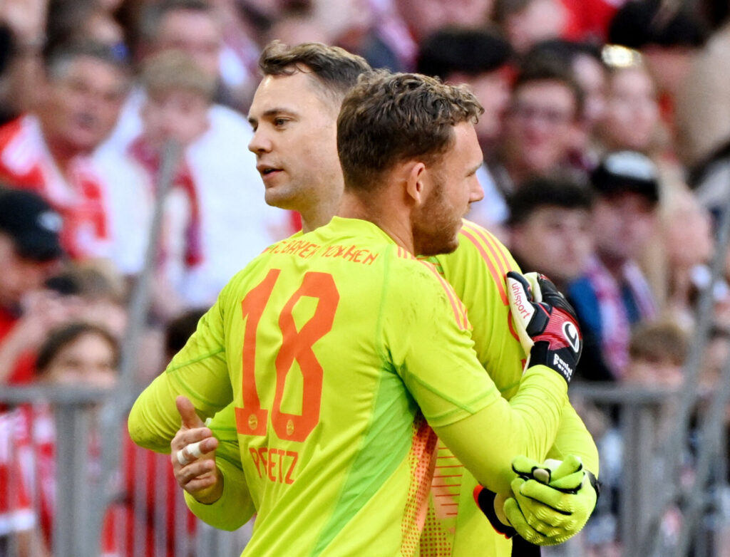 Bayern Münchens to målmænd giver en krammer
