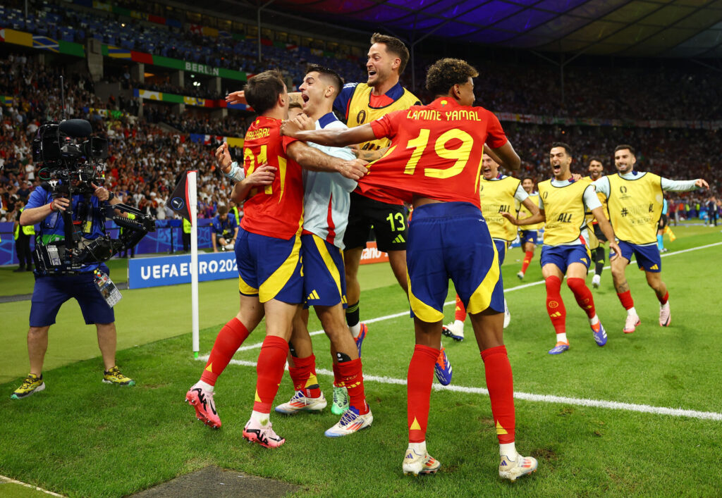 De spanske spillere fejrer at have vundet EM 2024.