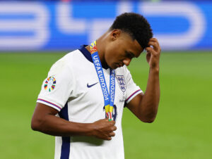 En skuffet Ollie Watkins efter nederlaget i EM-finalen mod Spanien.