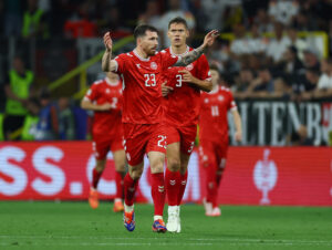 Pierre-Emile Højbjerg i aktion for Danmark ved EM 2024. Nu skifter han fra Tottenham til Marseille.