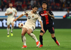 Sardar Azmoun i kamp for AS Roma mod Bayer Leverkusen.