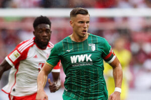 Ermedin Demirović i kamp for Augsburg mod Bayern