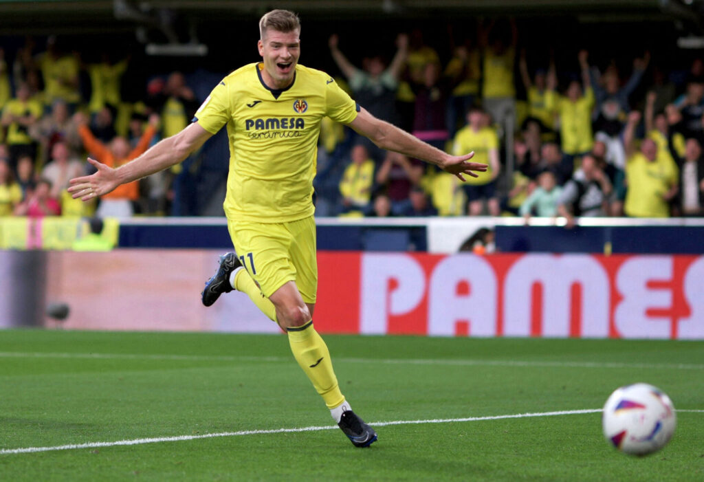 Alexander Sørloth fejrer en scoring for Villarreal.