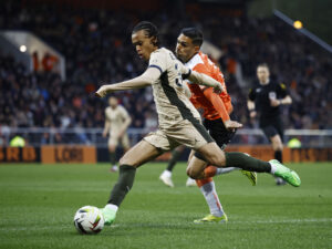 Ethan Mbappé i aktion for PSG mod FC Lorient i Ligue 1.