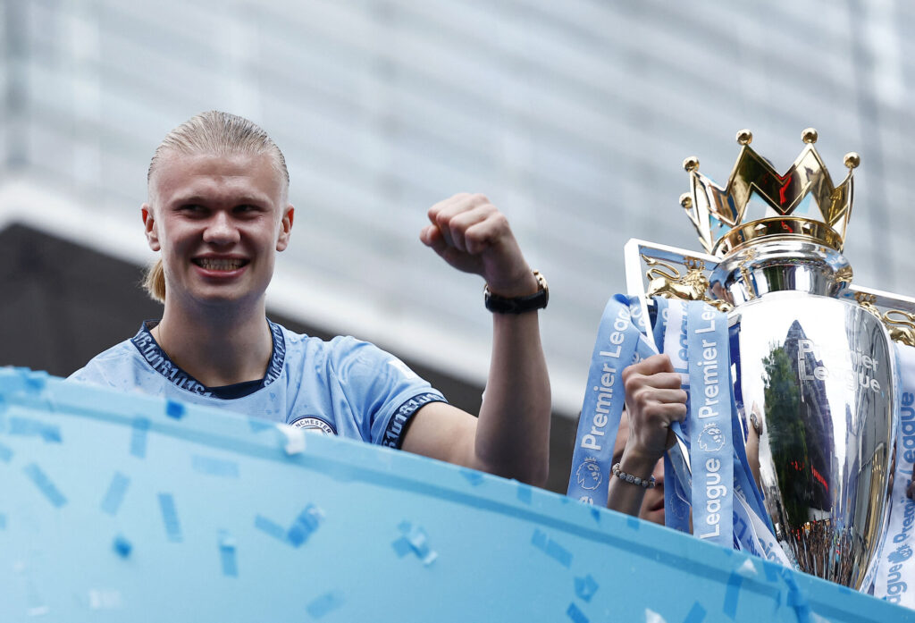 Erling Haaland fejrer Manchester Citys Premier League-triumf