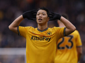 Hwang Hee-Chan fejrer et mål mod Luton i Premier LEauge.