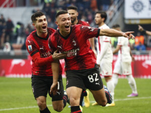 Jan-Carlo Simic fejrer en scoring sammen med Cristian Pulisic.