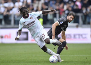 Loum Tchaouna i en kamp mod Juventus.