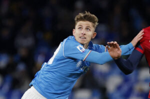 Lindstrøm i kamp om bolden for Napoli