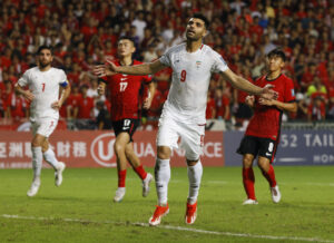 Mehdi Taremi i aktion for det iranske landshold.