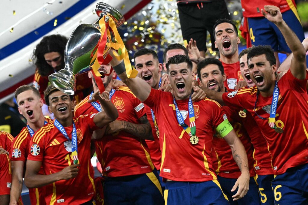 Det spanske landshold fejrer at have vundet EM 2024.