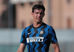 Niccolo Squizzato i kamp for Inter i Italien