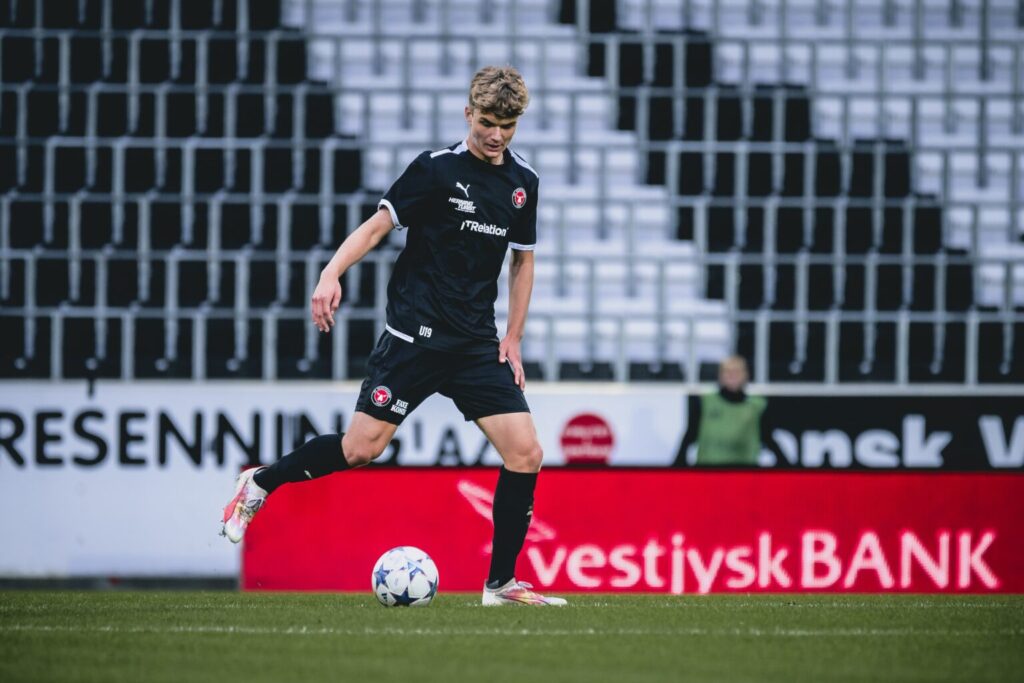 Adam Nygaard Andersen i aktion for FC Midtjylland.