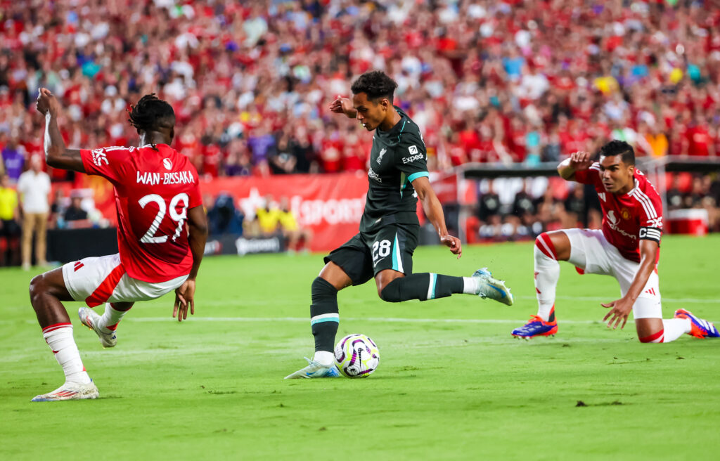 Fabio Carvalho i træningskamp for Liverpool mod Manchester United.