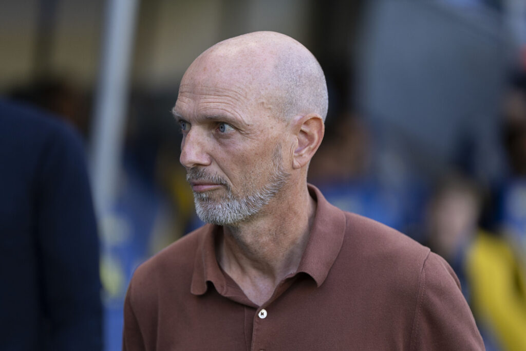 Brøndbys Cheftræner Jesper Sørensen under superligakampen mellem Brøndby IF og Randers FC på Brøndby Stadion søndag den 25. august 2024