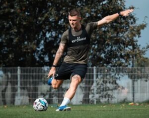 Englænderen Max Power træner på Fredensvang.