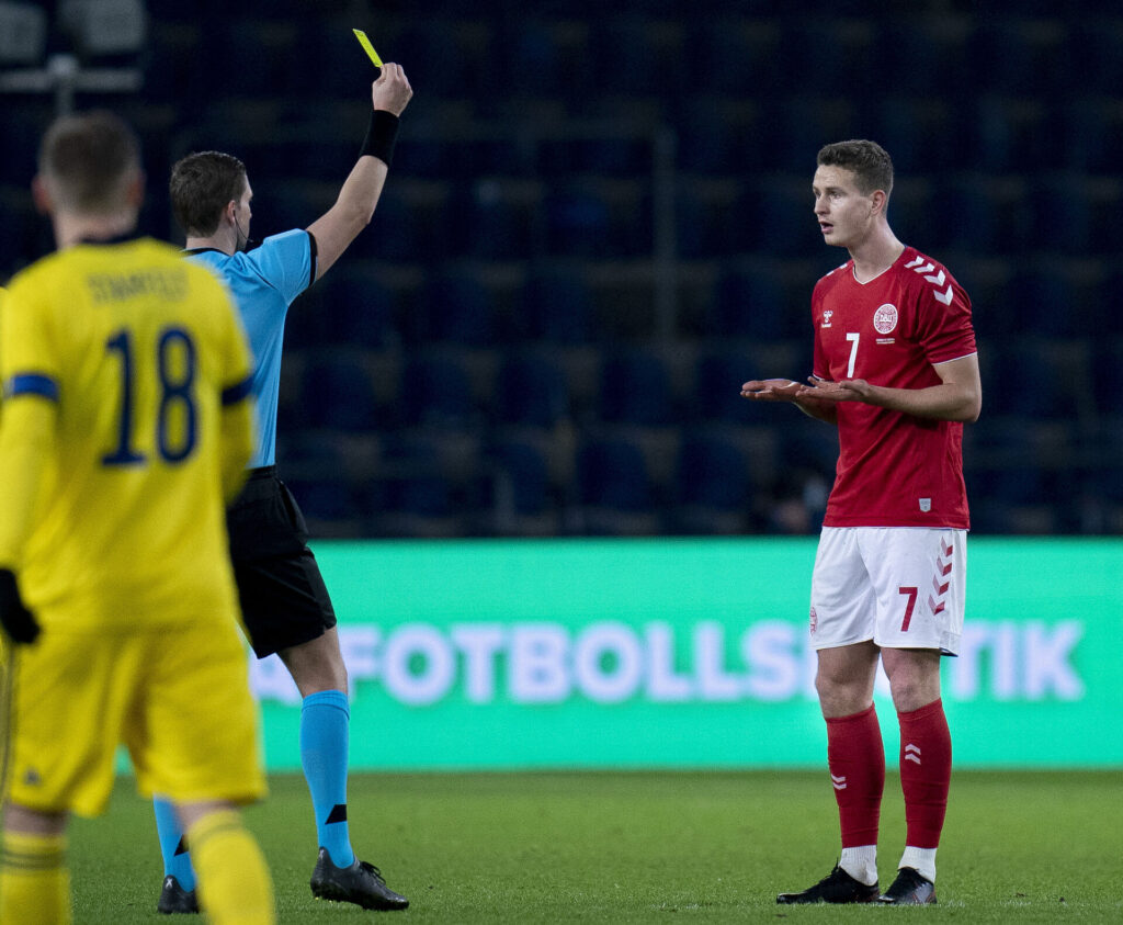 Danmarks Oliver Abildgaard får gult kort under venskabslandskampen mellem Danmark - Sverige på Brøndby Stadion, onsdag den 11 november 2020.