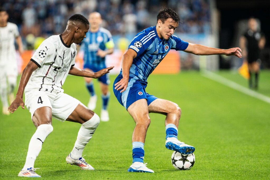 Slovan Bratislava og FC Midtjylland kæmper om en billet til Champions League.