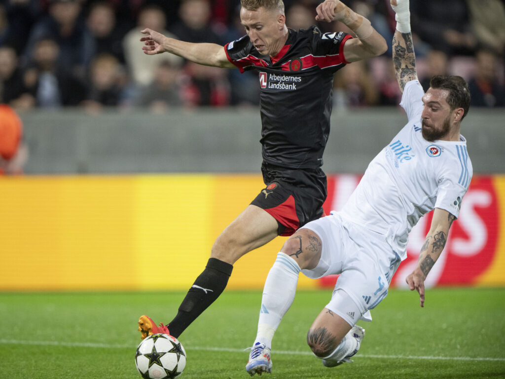 Adam Buksa i kamp mod Slovan Bratislava.