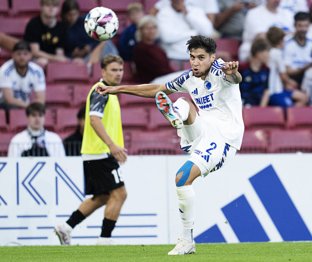 Kevin Diks i aktion for F. C. København