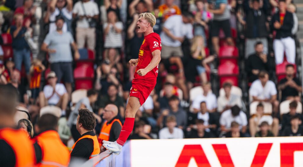 Conrad Harder hopper højt i FCN