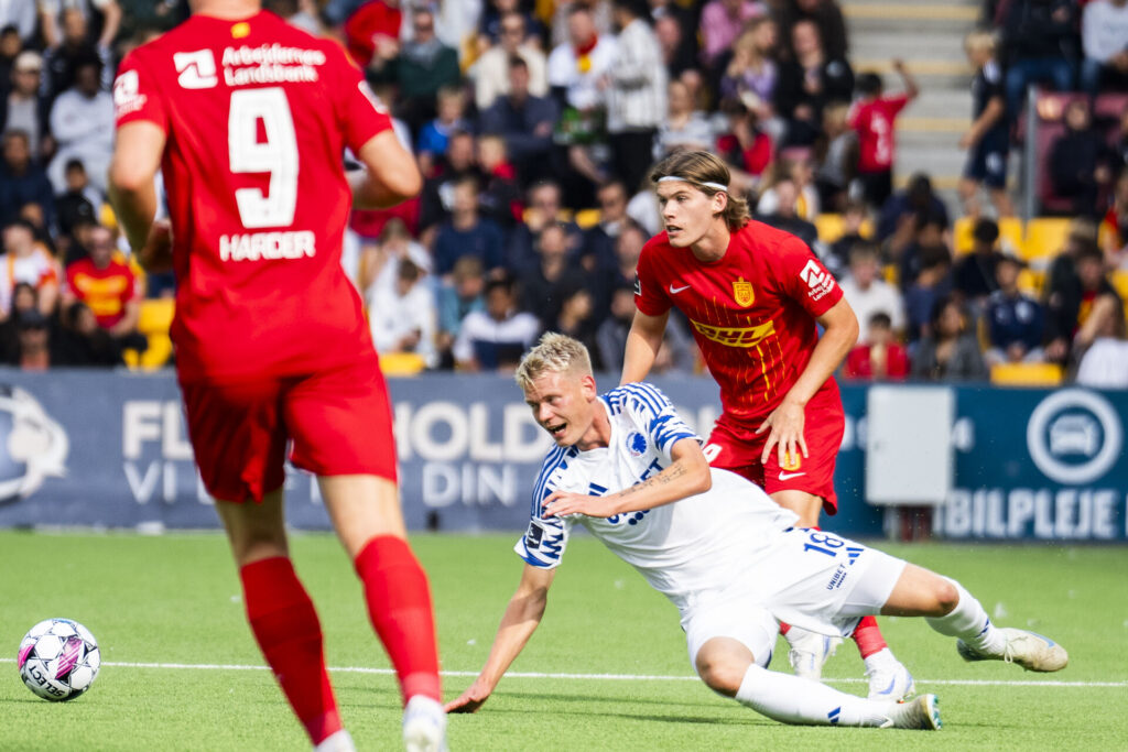 Lucas Hey , FCN og Orri Óskarsson , FCK under Superliga kampen mellem FC Nordsjælland og FC København på Right To Dream Park i Farum søndag den 25. august 2024.