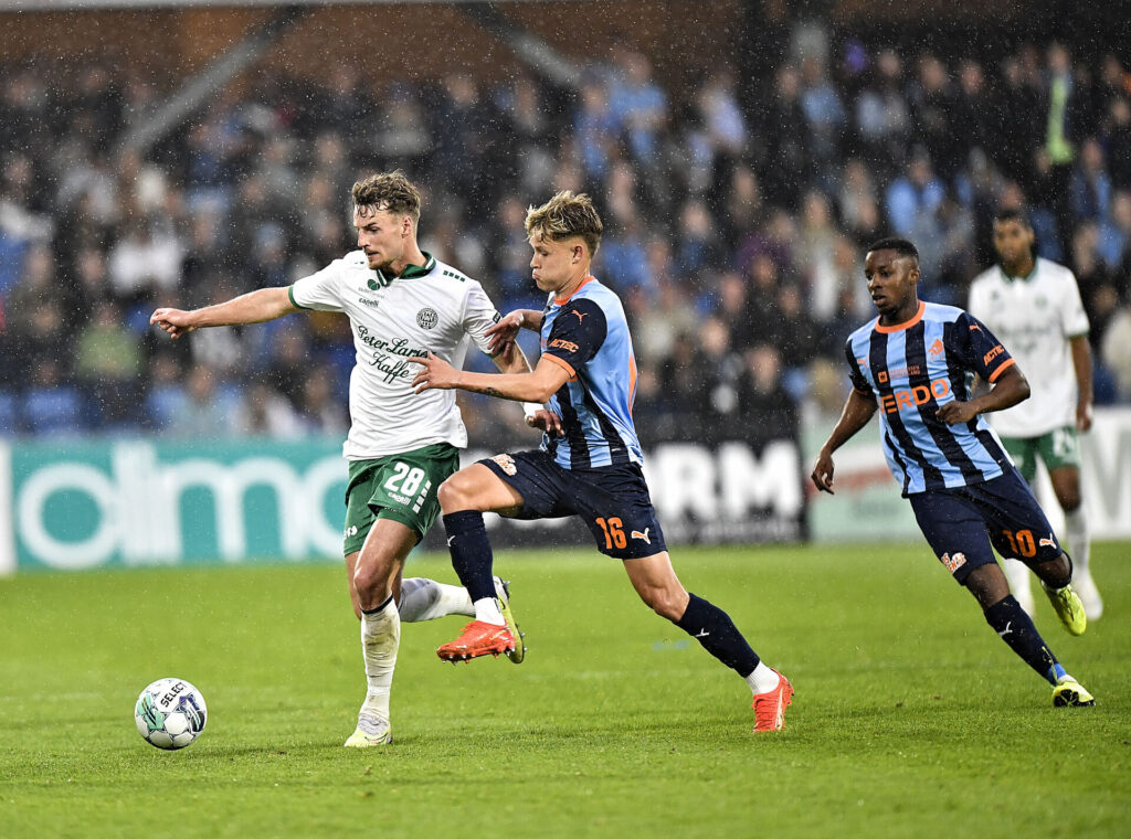 Mads Engård i kamp for Randers FC.